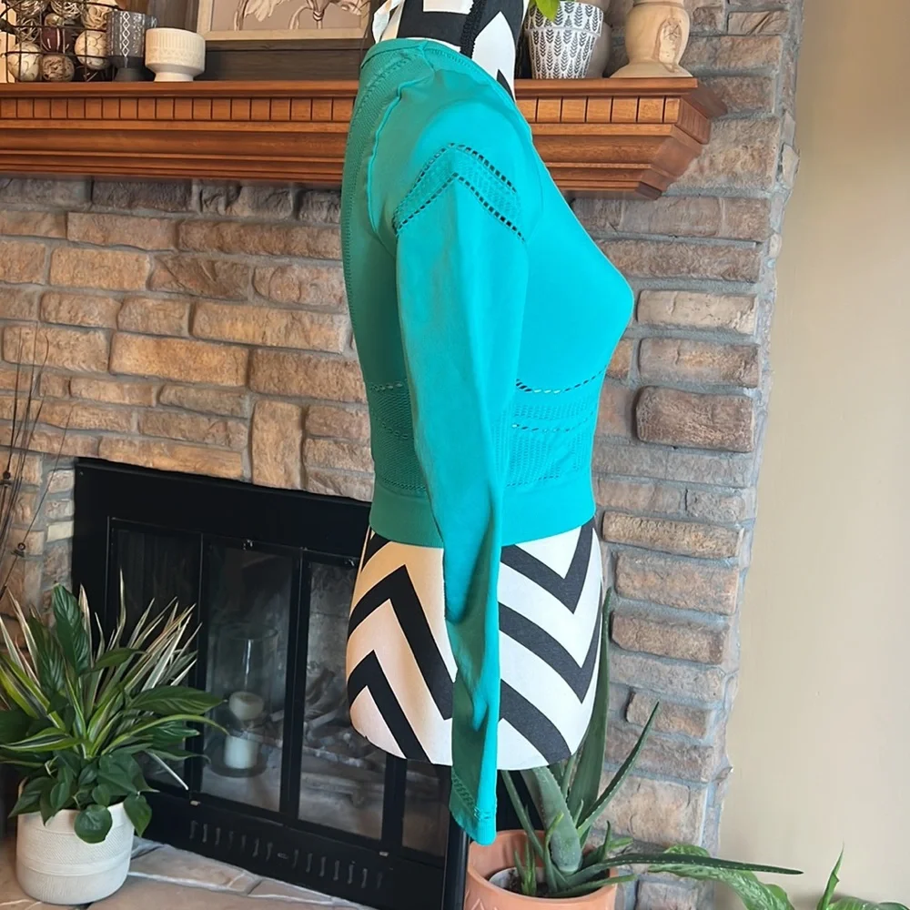 Fabletics Jaymee Mesh Long-Sleeve Top Style #LS1931297 - Picture 6 of 9